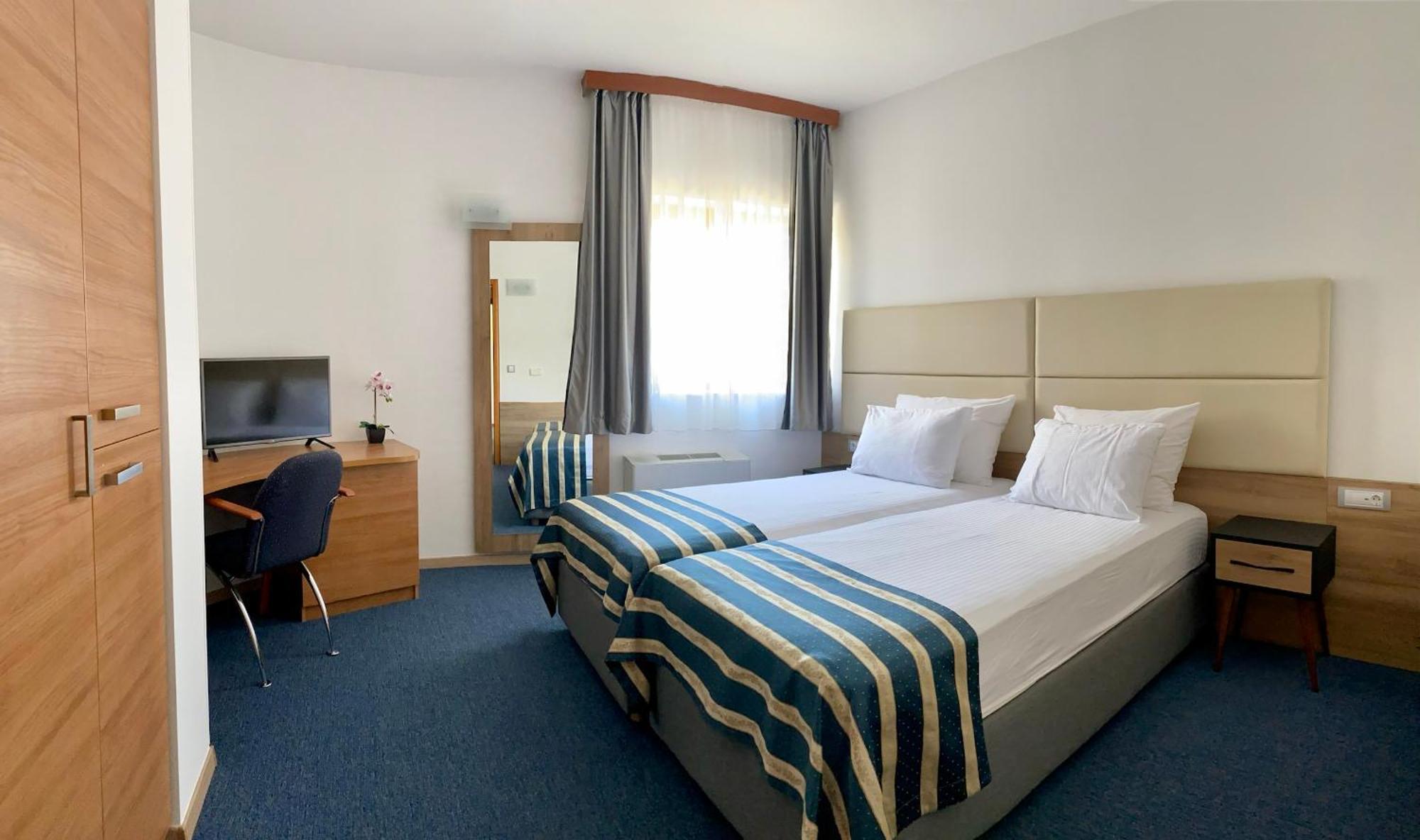 Апартаменты-студио For rent in new building Подстрана Номер фото