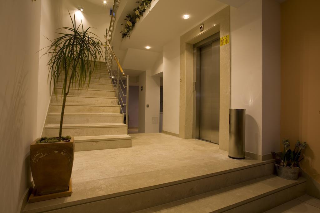 Апартаменты-студио For rent in new building Подстрана Экстерьер фото