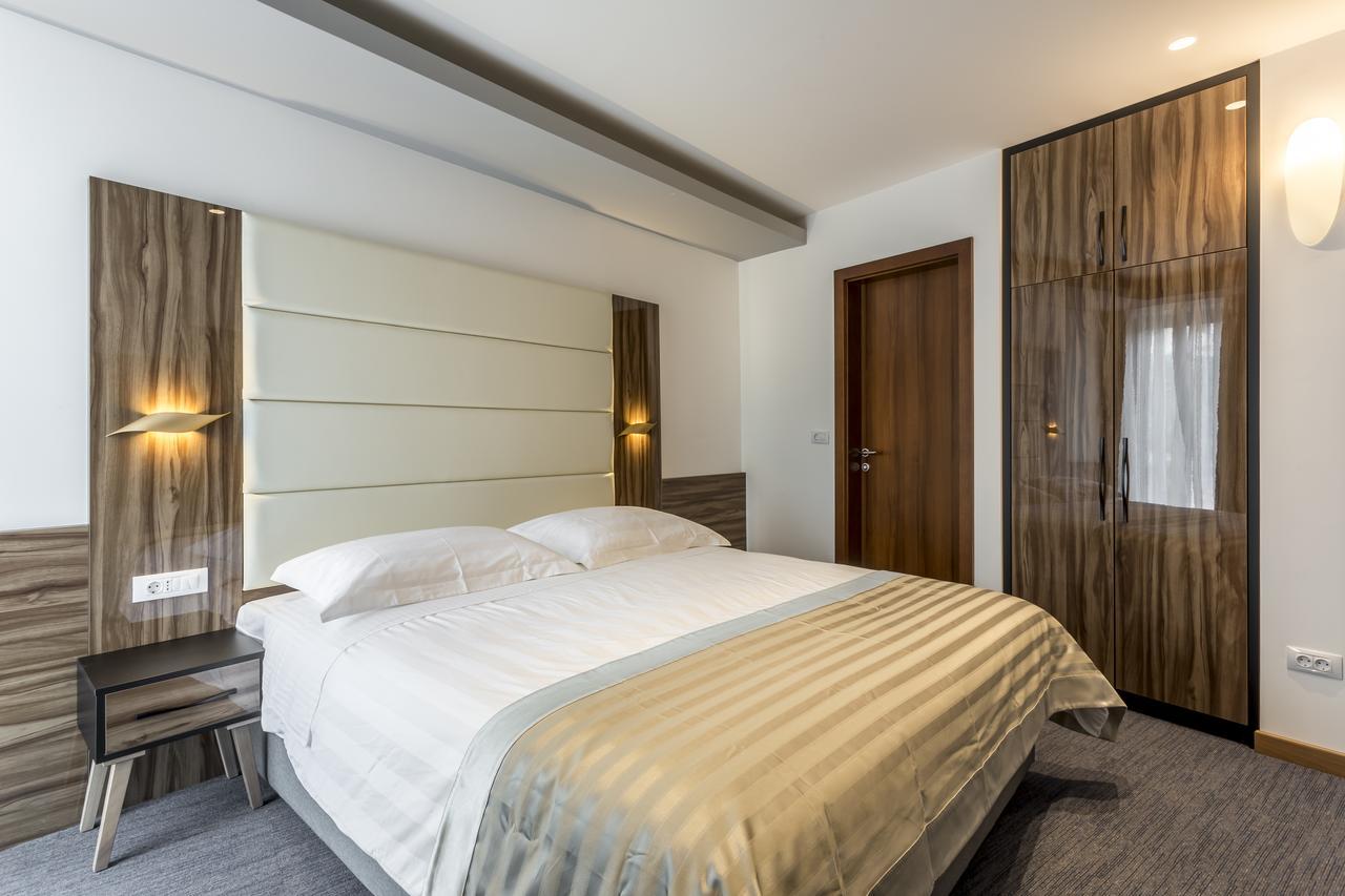 Апартаменты-студио For rent in new building Подстрана Экстерьер фото